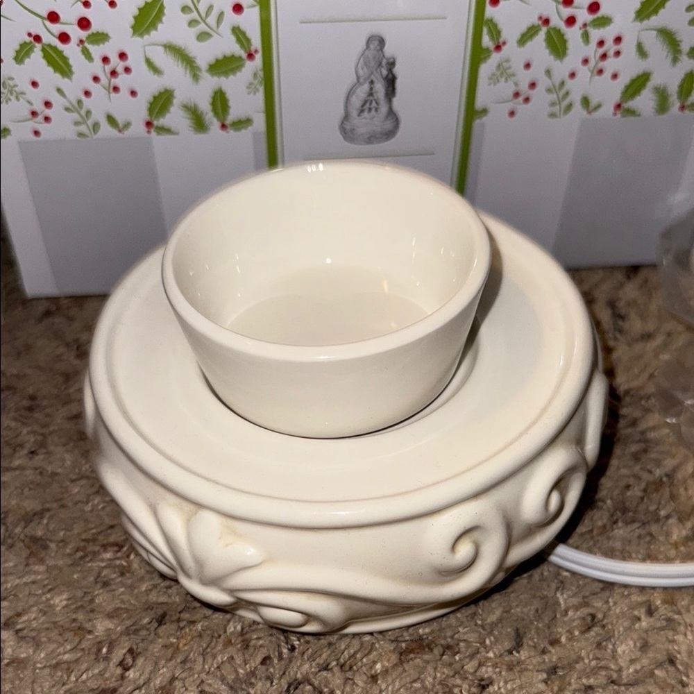 Scentsy Festive Old World Santa wax warmer - Picture 5 of 6
